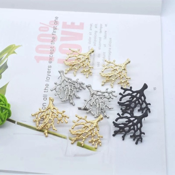 Coral Statement Earrings  - Gold  NWT - Picture 4 of 6